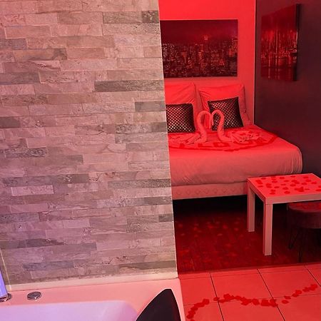 Spa Enzo Appartement Avec Jacuzzi Privatif Lyon Exterior foto