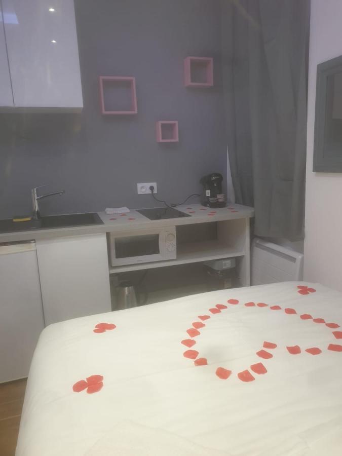 Spa Enzo Appartement Avec Jacuzzi Privatif Lyon Exterior foto