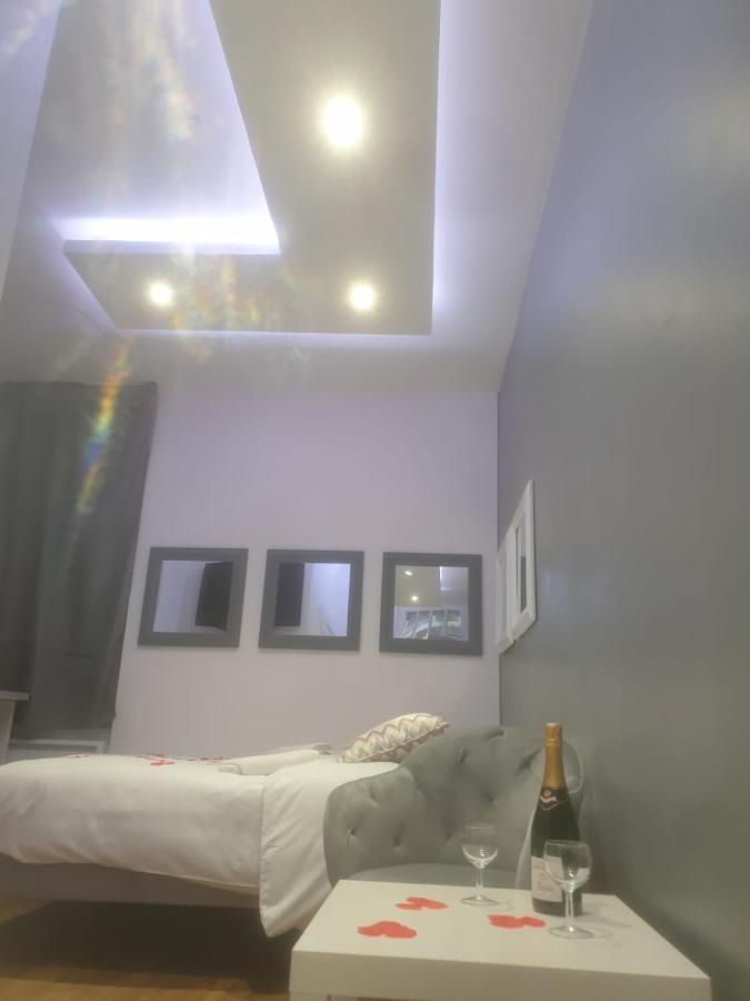 Spa Enzo Appartement Avec Jacuzzi Privatif Lyon Exterior foto